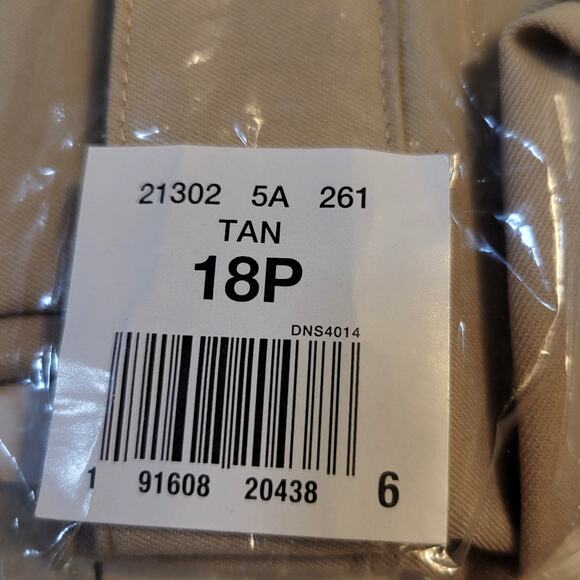 Lot of 2 Alfred Dunner Studio Capri Pants 18P Classic Fit Green Tan New With Tag - Picture 15 of 16